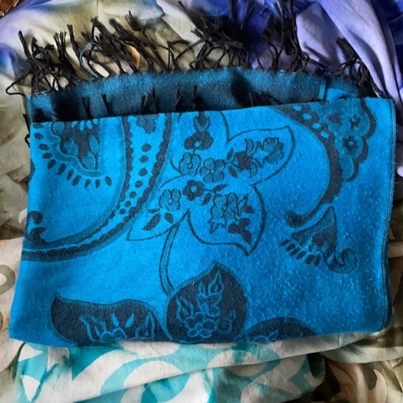 Large Electric Blue Paisley Throw Over Scarf - Picture 2 of 3